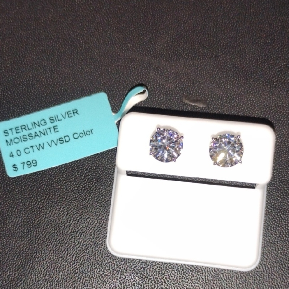 Sterling Silver Moissanite Stud Earrings - Clear Sparkle